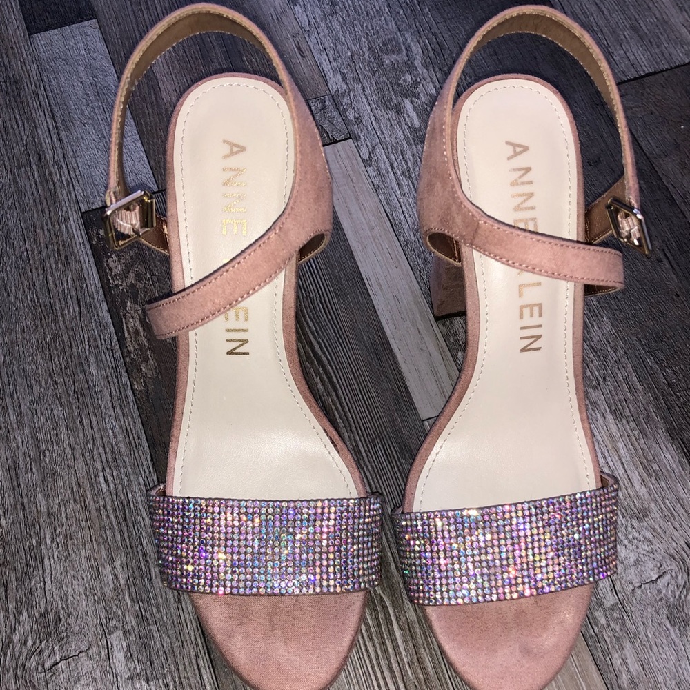 Anne Taylor sparkling sandal.  Size 7 1/5.  Worn to a wedding!